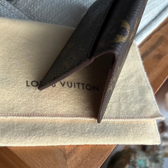 Louis Vuitton Monogram Card Holder - Picture 7 of 8